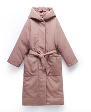 Laden Sie das Bild in den Galerie-Viewer, Flin Flon Puffer Coat
