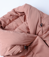 Laden Sie das Bild in den Galerie-Viewer, Flin Flon Puffer Coat
