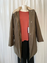 Laden Sie das Bild in den Galerie-Viewer, Embassy Parka