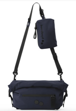 Laden Sie das Bild in den Galerie-Viewer, pinqponq schultertasche "Aksel" navy
