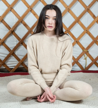 Laden Sie das Bild in den Galerie-Viewer, Cashmere Sweater
