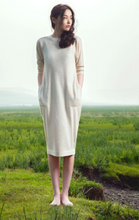 Laden Sie das Bild in den Galerie-Viewer, Balloon dress Cashmere
