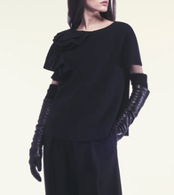 Laden Sie das Bild in den Galerie-Viewer, LC Strickshirt mit Detail black
