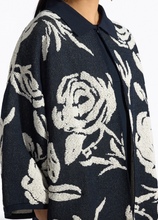 Laden Sie das Bild in den Galerie-Viewer, LC Strickmantel
