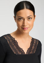 Laden Sie das Bild in den Galerie-Viewer, Hanro Shirt lace grey
