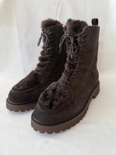 Laden Sie das Bild in den Galerie-Viewer, Laura Bellariva Fell Boots
