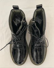 Laden Sie das Bild in den Galerie-Viewer, Laura Bellariva Boots schwarz
