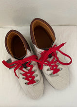 Laden Sie das Bild in den Galerie-Viewer, Ana Barone, Boots fell
