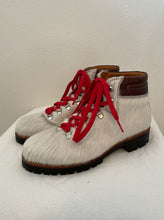Laden Sie das Bild in den Galerie-Viewer, Ana Barone, Boots fell
