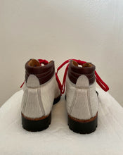 Laden Sie das Bild in den Galerie-Viewer, Ana Barone, Boots fell
