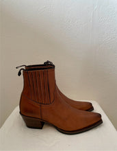 Laden Sie das Bild in den Galerie-Viewer, Ana Barone Cowboyboots, braun
