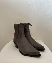 Laden Sie das Bild in den Galerie-Viewer, Ana Barone cowboyboots, grau

