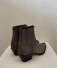 Laden Sie das Bild in den Galerie-Viewer, Ana Barone cowboyboots, grau
