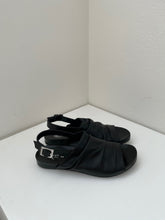 Laden Sie das Bild in den Galerie-Viewer, EHM Sandalen schwarz
