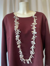 Laden Sie das Bild in den Galerie-Viewer, Pailletten Halsschmuck Schlaepfer floral
