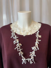 Laden Sie das Bild in den Galerie-Viewer, Pailletten Halsschmuck Schlaepfer floral
