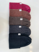 Laden Sie das Bild in den Galerie-Viewer, Alpaka-Beanies
