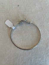 Laden Sie das Bild in den Galerie-Viewer, Armreif mit Öffnung
