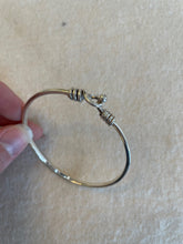 Laden Sie das Bild in den Galerie-Viewer, Armreif mit Öffnung
