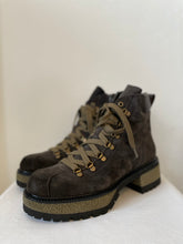 Laden Sie das Bild in den Galerie-Viewer, Bellariva Boots Gr 40
