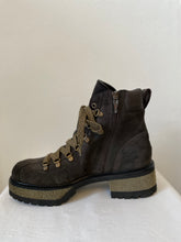 Laden Sie das Bild in den Galerie-Viewer, Bellariva Boots Gr 40
